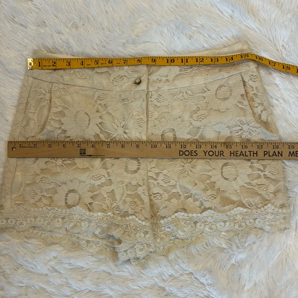 Monteau Lace Shorts Size Large Cream Color